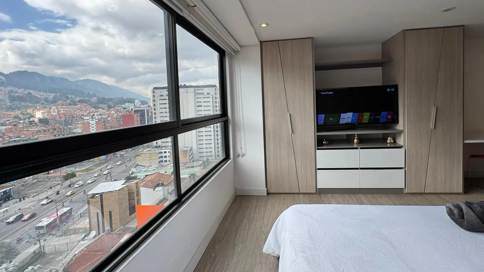 Apartment Iluminacion, Ventilacion Ubicacion Estrategica Gym Wifi Bogota
